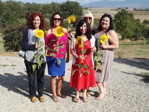 Private women tour with cheese tasting at Cortona farm, Tuscany